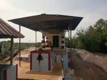 Arulmigu Karivaradharaja Perumal Thirukoil, Senkalarai - 638452 அருள்மிகு கரிவரதராசப்பெருமாள் திருக்கோயில், Senkalarai - 638452, Erode - Ancient Temple Architecture and History Image 8