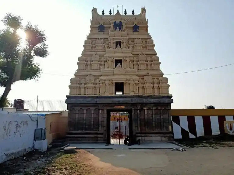 Arulmigu Karivaradharajaperumal Temple, Veerapandi - 605758 அருள்மிகு கரிவரதராஜபெருமாள் திருக்கோயில், வீரபாண்டி - 605758, Viluppuram - Ancient Temple Architecture and History Image 2