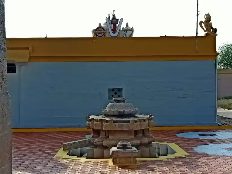 Arulmigu Karivaradharajaperumal Temple, Veerapandi - 605758 அருள்மிகு கரிவரதராஜபெருமாள் திருக்கோயில், வீரபாண்டி - 605758, Viluppuram - Ancient Temple Architecture and History Image 4