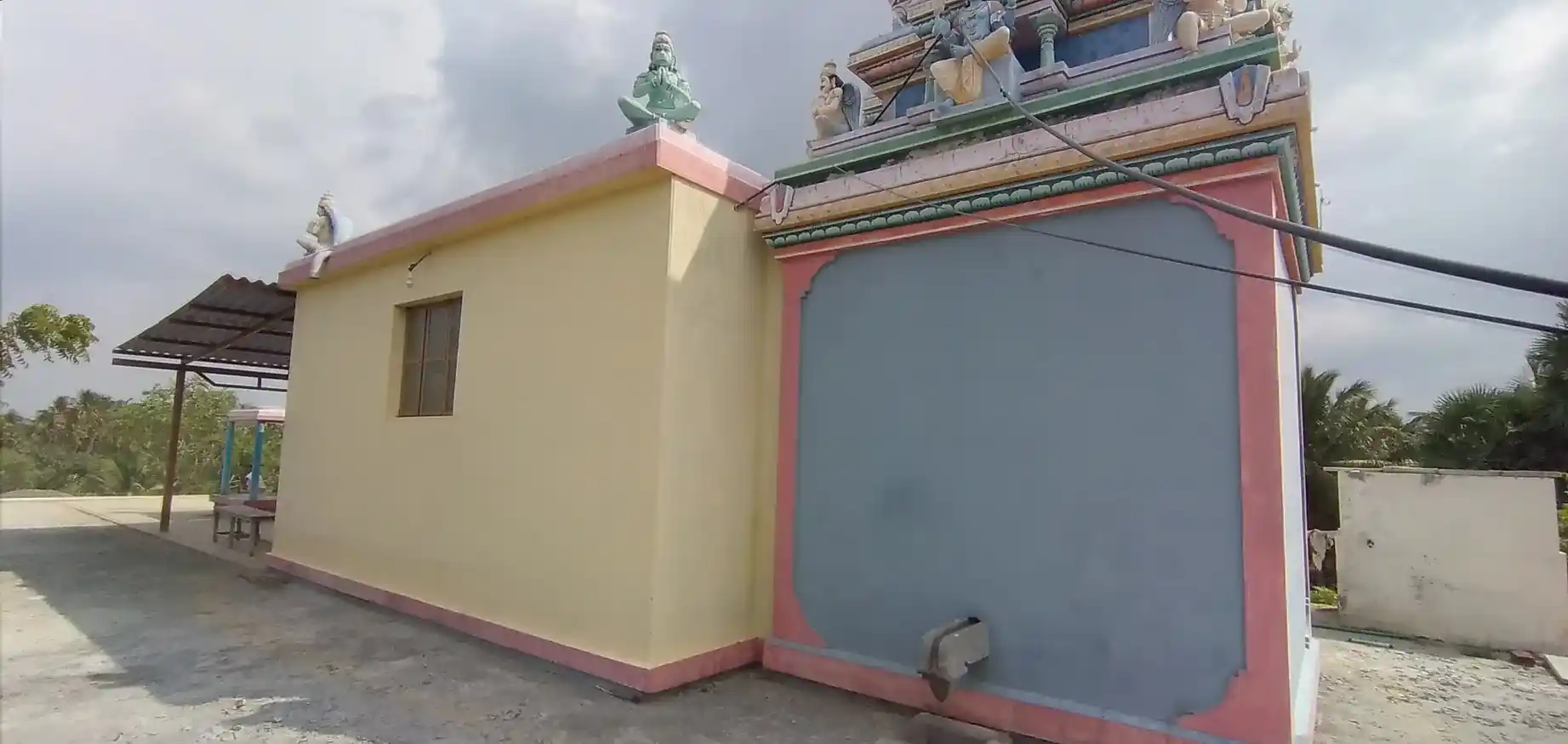 Arulmigu Karivaratharaja Perumal Temple, Mulangilvalasu - 642203 அருள்மிகு கரிவரதராசப்பெருமாள் திருக்கோயில், Mulangilvalasu - 642203, Tiruppur - Ancient Temple Architecture and History Image 2