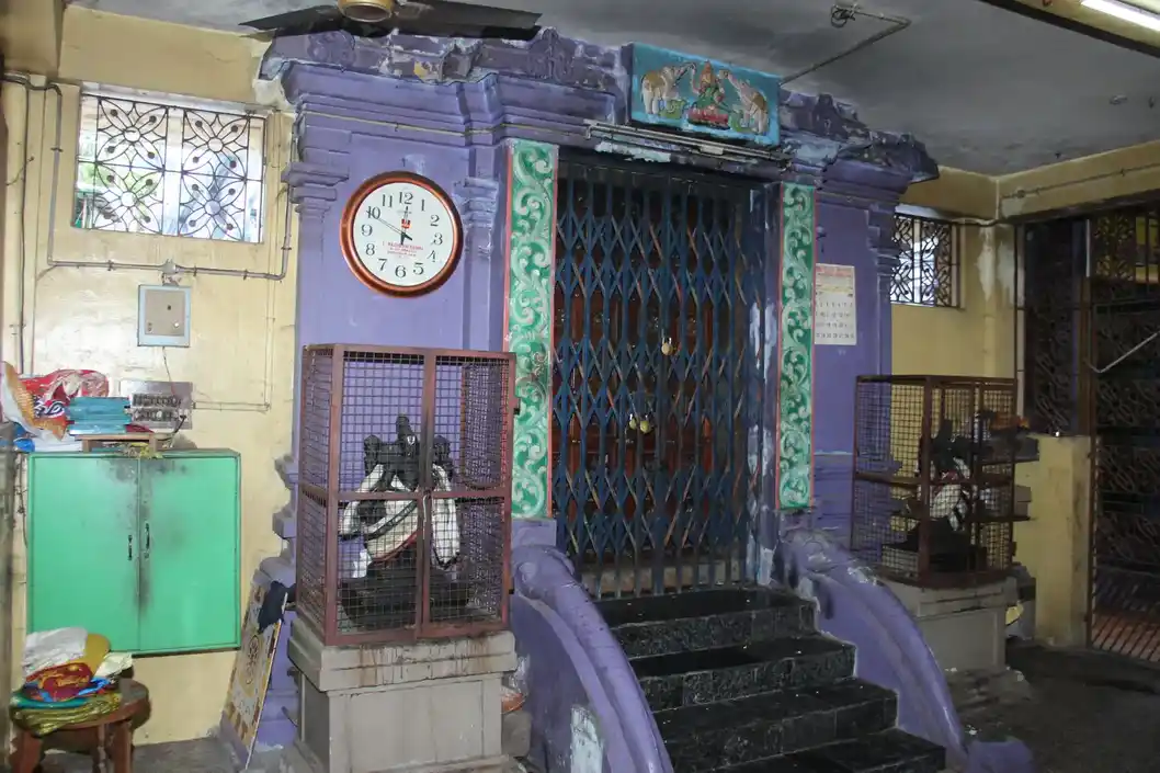 Arulmigu Karivaratharaja Peyrumal Temple, Madhavaram, Chennai - 600060 அருள்மிகு கரிவரதராஜப்பெருமாள் திருக்கோயில், மாதவரம், சென்னை - 600060, Chennai - Ancient Temple Architecture and History Image 2
