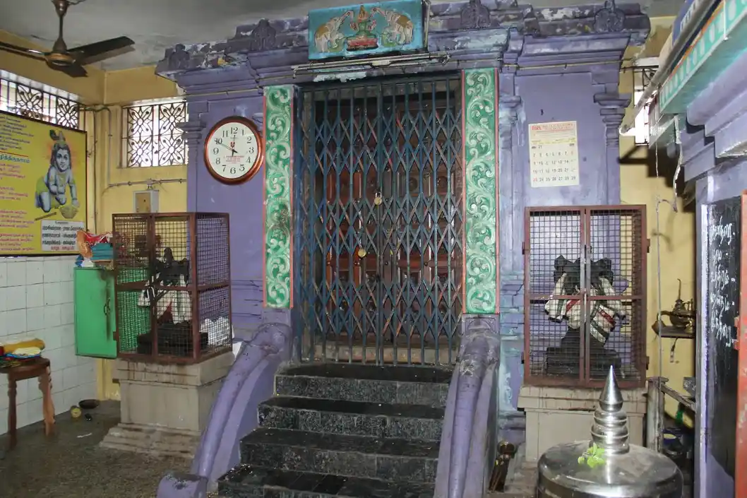 Arulmigu Karivaratharaja Peyrumal Temple, Madhavaram, Chennai - 600060 அருள்மிகு கரிவரதராஜப்பெருமாள் திருக்கோயில், மாதவரம், சென்னை - 600060, Chennai - Ancient Temple Architecture and History Image 3