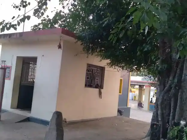 Arulmigu Karivaratharajaperumal Temple, Chinna Negmam, Chinna Negmam - 642120 அருள்மிகு காிவரதராஜப்பெருமாள் திருக்கோயில், சின்னநெகமம், சின்னநெகமம் - 642120, Coimbatore - Ancient Temple Architecture and History Image 4