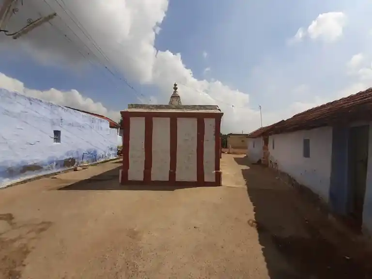 Arulmigu Karivaratharajaperumal Temple, Kadampadi - 641401 அருள்மிகு கரிவரதராஜப்பெருமாள் திருக்கோயில், Kadampadi - 641401, Coimbatore - Ancient Temple Architecture and History Image 3