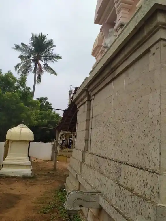 Arulmigu Karivaratharajaperumal Temple, Kariyampatti - 624616 Arulmigu Karivaratharajaperumal Temple, Kariyampatti - 624616, Dindigul - Ancient Temple Architecture and History Image 2