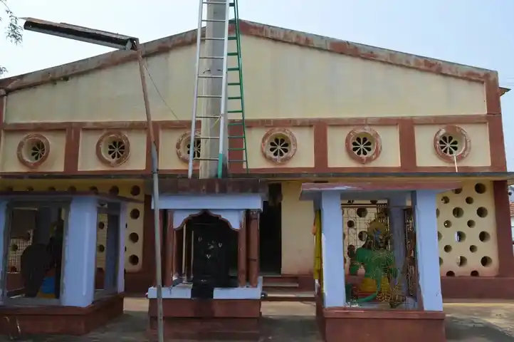 Arulmigu Karivaratharajaperumal Temple, Nanjai Puliyampatti Gobichettipalayam, Erode - 638506 அருள்மிகு கரிவரதராஜப்பெருமாள் திருக்கோயில், நஞ்சை புளியம்பட்டி கோபிசெட்டிபாளையம், ஈரோடு - 638506, Erode - Ancient Temple Architecture and History Image 4