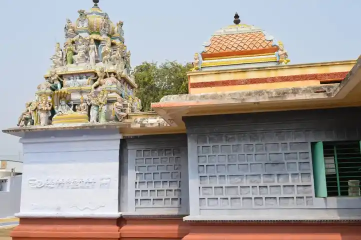 Arulmigu Karivaratharajaperumal Temple, Nanjai Puliyampatti Gobichettipalayam, Erode - 638506 அருள்மிகு கரிவரதராஜப்பெருமாள் திருக்கோயில், நஞ்சை புளியம்பட்டி கோபிசெட்டிபாளையம், ஈரோடு - 638506, Erode - Ancient Temple Architecture and History Image 7