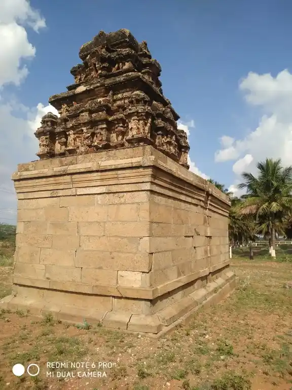Arulmigu Karivaratharajaperumal Temple, Sulur, Coimbatore, Kalangel - 641402 அருள்மிகு கரிவரதராஜபெருமாள் திருக்கோயில், சூலூர், கோவை, கலங்கல் - 641402, Coimbatore - Ancient Temple Architecture and History Image 2
