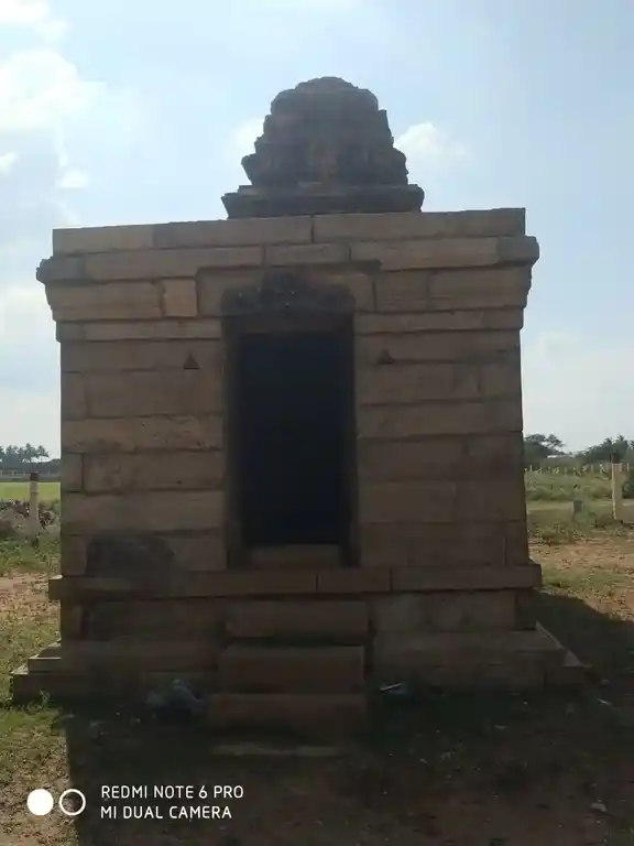 Arulmigu Karivaratharajaperumal Temple, Sulur, Coimbatore, Kalangel - 641402 அருள்மிகு கரிவரதராஜபெருமாள் திருக்கோயில், சூலூர், கோவை, கலங்கல் - 641402, Coimbatore - Ancient Temple Architecture and History Image 4