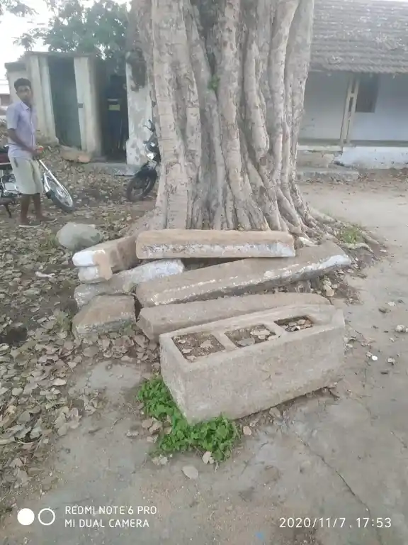 Arulmigu Karivaratharajaperumal Temple, Thekaani - 641402 அருள்மிகுகரிவரதராஜப்பெருமாள் திருக்கோயில், Thekaani - 641402, Coimbatore - Ancient Temple Architecture and History Image 3