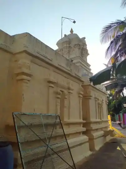 Arulmigu Karivaratharajaperumal Temple, Zaminuthukuli, Zaminuthukuli - 642004 அருள்மிகு கரிவரதராஜப்பெருமாள் திருக்கோயில், ஜமீனுத்துக்குளி, Zaminuthukuli - 642004, Coimbatore - Ancient Temple Architecture and History Image 3