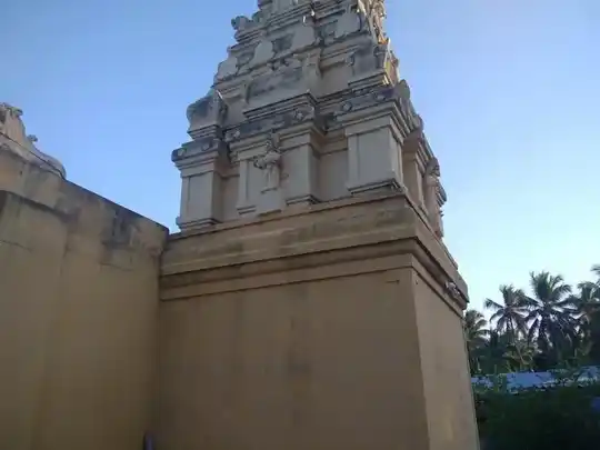 Arulmigu Karivaratharajaperumal Temple, Zaminuthukuli, Zaminuthukuli - 642004 அருள்மிகு கரிவரதராஜப்பெருமாள் திருக்கோயில், ஜமீனுத்துக்குளி, Zaminuthukuli - 642004, Coimbatore - Ancient Temple Architecture and History Image 4