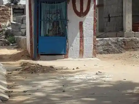 Arulmigu Karivaratharaperumal Temple, Madappoor, Madapoor - 641664 அருள்மிகு கரிவரதராஜப்பெருமாள் திருக்கோயில், Madapoor - 641664, Tiruppur - Ancient Temple Architecture and History Image 3