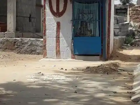 Arulmigu Karivaratharaperumal Temple, Madappoor, Madapoor - 641664 அருள்மிகு கரிவரதராஜப்பெருமாள் திருக்கோயில், Madapoor - 641664, Tiruppur - Ancient Temple Architecture and History Image 4