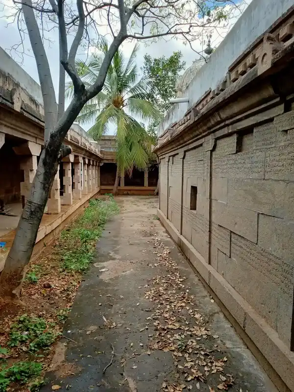 Arulmigu Kariya Manikka Perumal Temple, Edaikal, Edaikal - 627602 அருள்மிகு கரிய மாணிக்கப் பெருமாள் திருக்கோயில், இடைகால், இடைகால் - 627602, Tirunelveli - Ancient Temple Architecture and History Image 3