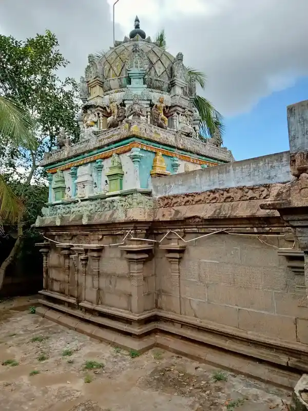 Arulmigu Kariya Manikka Perumal Temple, Edaikal, Edaikal - 627602 அருள்மிகு கரிய மாணிக்கப் பெருமாள் திருக்கோயில், இடைகால், இடைகால் - 627602, Tirunelveli - Ancient Temple Architecture and History Image 4