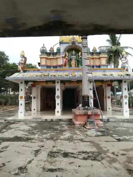 Arulmigu Kariya Perumal Temple, Thandakopppam, Mobirippatti - 636902 அருள்மிகு கரிய பெருமாள் திருக்கோயில், நரிப்பள்ளி, நரிப்பள்ளி - 636902, Dharmapuri - Ancient Temple Architecture and History Image 4
