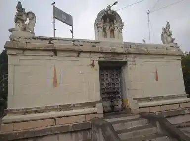 Arulmigu Kariyamanicka Perumal Temple, Kizhkodungallur - 604401 அருள்மிகு கரியமாணிக்கப்பெருமாள் திருக்கோயில், Kizhkodungallur - 604401, Tiruvannamalai - Ancient Temple Architecture and History Image 2