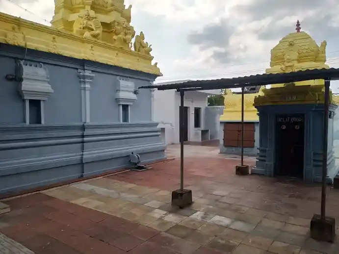 Arulmigu Kariyamanicka Perumal Temple, Ladavaram - 632503 அருள்மிகு கரியமாணிக்க பெருமாள் திருக்கோயில், லாடாவரம் - 632503, Ranipet - Ancient Temple Architecture and History Image 4