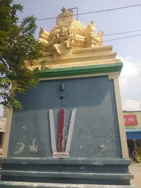 Arulmigu Kariyamanicka Perumal Temple, Near Railway Station, Kuppamkandigai - 631209 அருள்மிகு கரியமாணிக்கப்பெருமாள் திருக்கோயில், Near Railway Station, Kuppamkandigai - 631209, Tiruvallur - Ancient Temple Architecture and History Image 2