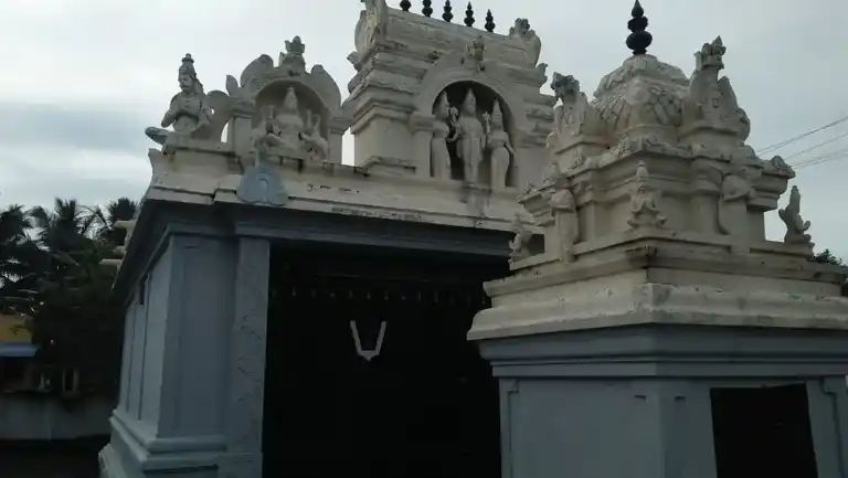 Arulmigu Kariyamanicka Perumal Temple, Othikkadu - 602001 அருள்மிகு கரியமாணிக்கப்பெருமாள் திருக்கோயில், ஒதிக்காடு - 602001, Tiruvallur - Ancient Temple Architecture and History Image 3