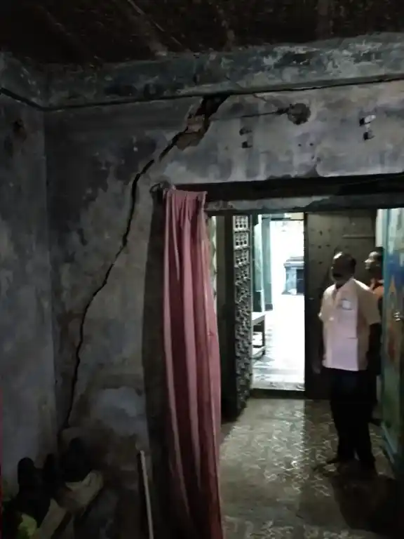 Arulmigu Kariyamanickaperumal Temple, Near Railway Station, Panpakkam - 601206 அருள்மிகு கரியமாணிக்கப்பெருமாள் திருக்கோயில், பண்பாக்கம் இரயில்வேகேட் அருகில், பண்பாக்கம் - 601206, Tiruvallur - Ancient Temple Architecture and History Image 2