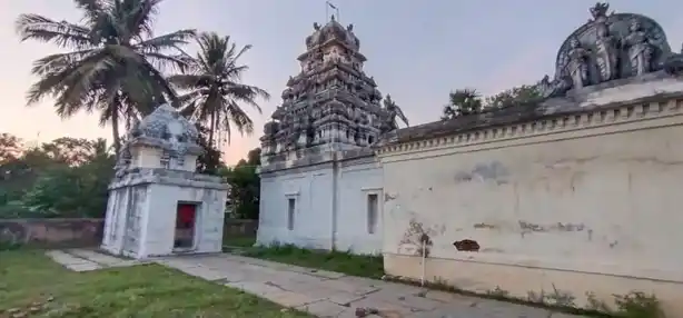 Arulmigu Kariyamanikka Perumal Temple, Alathur - 604408 அருள்மிகு கரியமாணிக்கப்பெருமாள் திருக்கோயில், Alathur - 604408, Tiruvannamalai - Ancient Temple Architecture and History Image 6