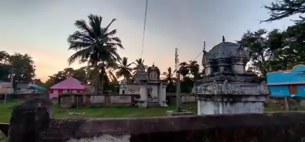 Arulmigu Kariyamanikka Perumal Temple, Alathur - 604408 அருள்மிகு கரியமாணிக்கப்பெருமாள் திருக்கோயில், Alathur - 604408, Tiruvannamalai - Ancient Temple Architecture and History Image 9