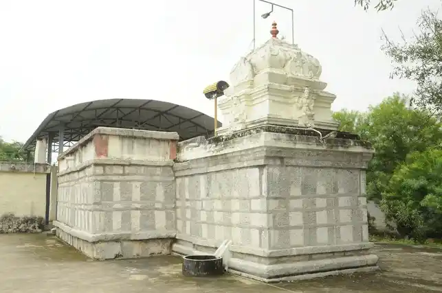 Arulmigu Kariyamanikkaswamy Temple, Karimbedu - 631207 அருள்மிகு கரியமாணிக்க சுவாமி திருக்கோயில், கரிம்பேடு - 631207, Tiruvallur - Ancient Temple Architecture and History Image 6