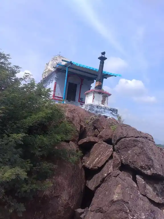 Arulmigu Kariyaperumal Temple, Bodinaickenpatty - 637412 அருள்மிகு கரிய பெருமாள் திருக்கோயில், Bodinaickenpatty - 637412, Namakkal - Ancient Temple Architecture and History Image 2