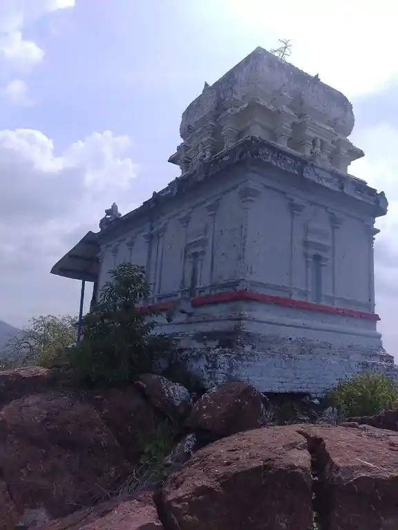 Arulmigu Kariyaperumal Temple, Bodinaickenpatty - 637412 அருள்மிகு கரிய பெருமாள் திருக்கோயில், Bodinaickenpatty - 637412, Namakkal - Ancient Temple Architecture and History Image 4