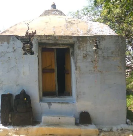 அருள்மிகு கரியபெருமாள் திருக்கோயில், Karugampalayam, கருகம்பாளையம் - 638116 - Main View