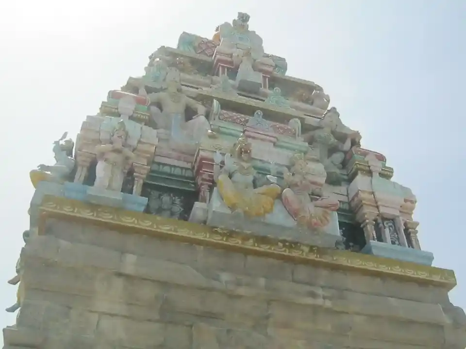 Arulmigu Kariyaperumal Temple, Karveppampatti - 637304 அருள்மிகு கரியபெருமாள் திருக்கோயில், Karveppampatti - 637304, Namakkal - Ancient Temple Architecture and History Image 4