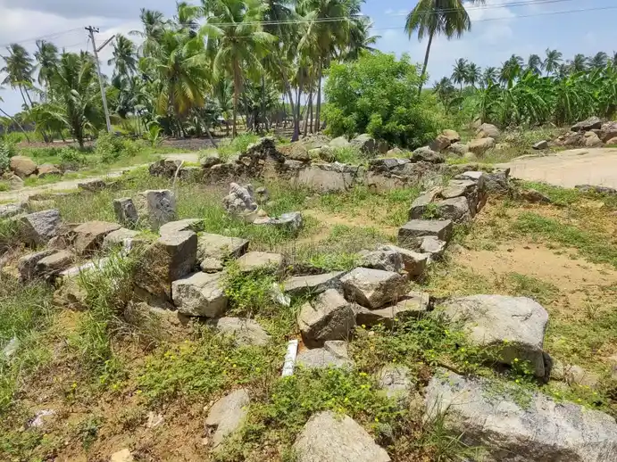 Arulmigu Kariyaperumal Temple, Pirithi - 637209 அருள்மிகு கரியபெருமாள் திருக்கோயில், Pirithi - 637209, Namakkal - Ancient Temple Architecture and History Image 8