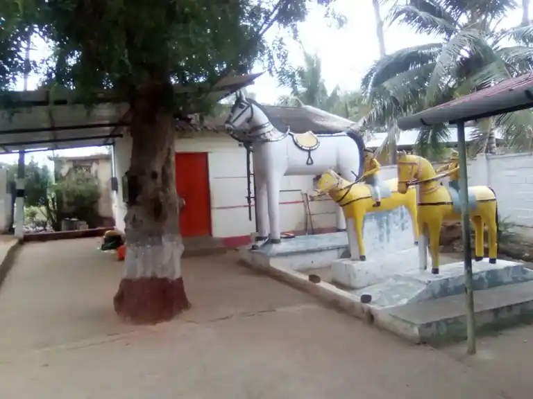 Arulmigu Karpurayar Temple, Kilsitharaisavadi - 642123 அருள்மிகு கருப்பராயர் திருக்கோயில், கிளா்சித்தரைசவாடி - 642123, Coimbatore - Ancient Temple Architecture and History Image 6