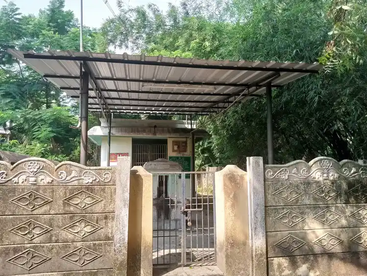 Arulmigu Karugamanikka Perumal Temple, Nedungulam - 609403 அருள்மிகு கருகமாணிக்கபெருமாள் திருக்கோயில், Nedungulam - 609403, Thiruvarur - Ancient Temple Architecture and History Image 6