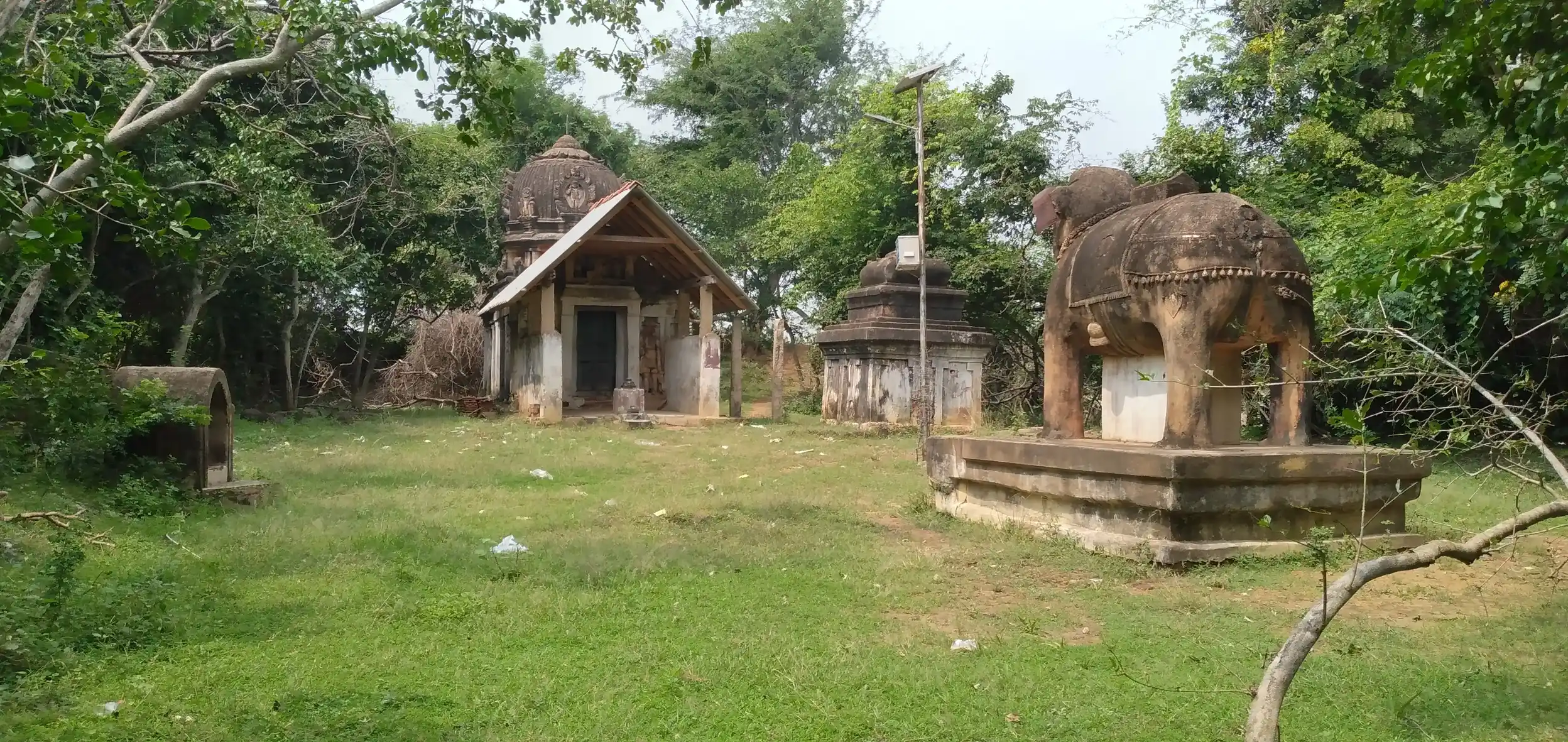 Arulmigu Karukudai Iyyanar Temple, Kuppaiyanpatti, Pudukkottai Taluk - 622203 அருள்மிகு கற்குடை ஐயனார் திருக்கோயில், குப்பையன்பட்டி,, புதுக்கோட்டை வட்டம் - 622203, Pudukkottai - Ancient Temple Architecture and History Image 4