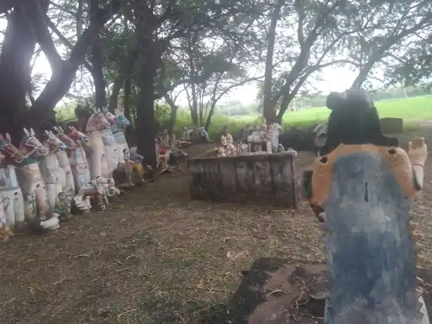 Arulmigu Karumalai Oorkaval Karupaswamy Temple, Velakurichi - 621310 Arulmigu Karumalai Oorkaval Karupaswamy Temple, Velakurichi - 621310, Thiruchirappalli - Ancient Temple Architecture and History Image 4