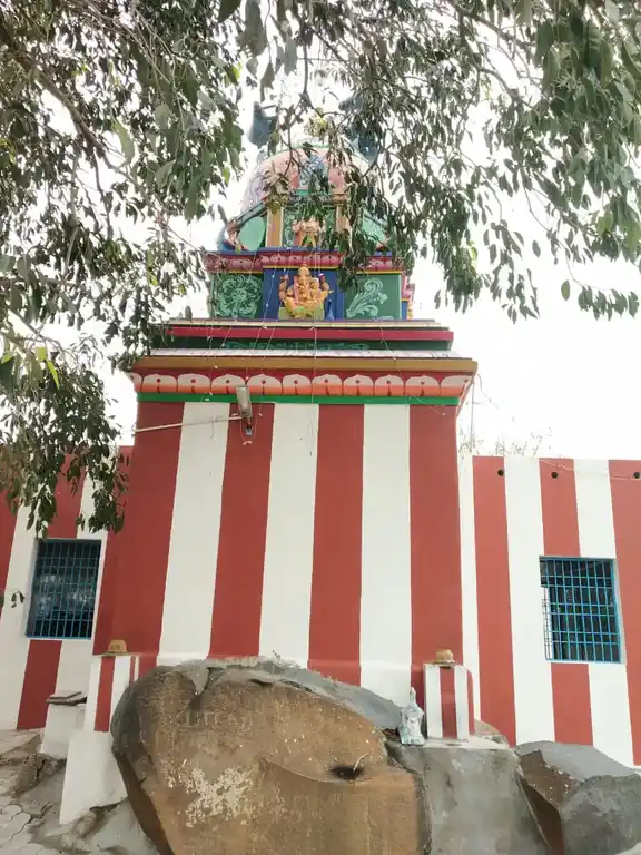 Arulmigu Karumalaikantharvelmurugan Temple, Near Krp Dam, Periyamuthur - 635101 அருள்மிகு கருமலை கந்தர்வேல்முருகன் திருக்கோயில், பெரியமுத்தூர் - 635101, Krishnagiri - Ancient Temple Architecture and History Image 2