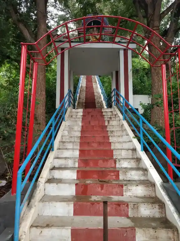 Arulmigu Karumalaikantharvelmurugan Temple, Near Krp Dam, Periyamuthur - 635101 அருள்மிகு கருமலை கந்தர்வேல்முருகன் திருக்கோயில், பெரியமுத்தூர் - 635101, Krishnagiri - Ancient Temple Architecture and History Image 4