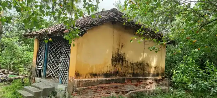 Arulmigu Karumbairamoorthy Iyyanar Temple, Karupur 19-1 - 610101 Arulmigu Karumbairamoorthy Iyyanar Temple, Karupur 19-1, Karupur 19-1 - 610101, Thiruvarur - Ancient Temple Architecture and History Image 7