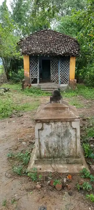 Arulmigu Karumbairamoorthy Iyyanar Temple, Karupur 19-1 - 610101 Arulmigu Karumbairamoorthy Iyyanar Temple, Karupur 19-1, Karupur 19-1 - 610101, Thiruvarur - Ancient Temple Architecture and History Image 8