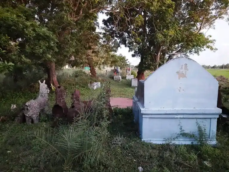 Arulmigu Karumbayiram Ayyanar Temple, Punganoor - 609117 அருள்மிகு கரும்பாயிர அய்யனார் திருக்கோயில், Sirkali - 609117, Mayiladuthurai - Ancient Temple Architecture and History Image 4