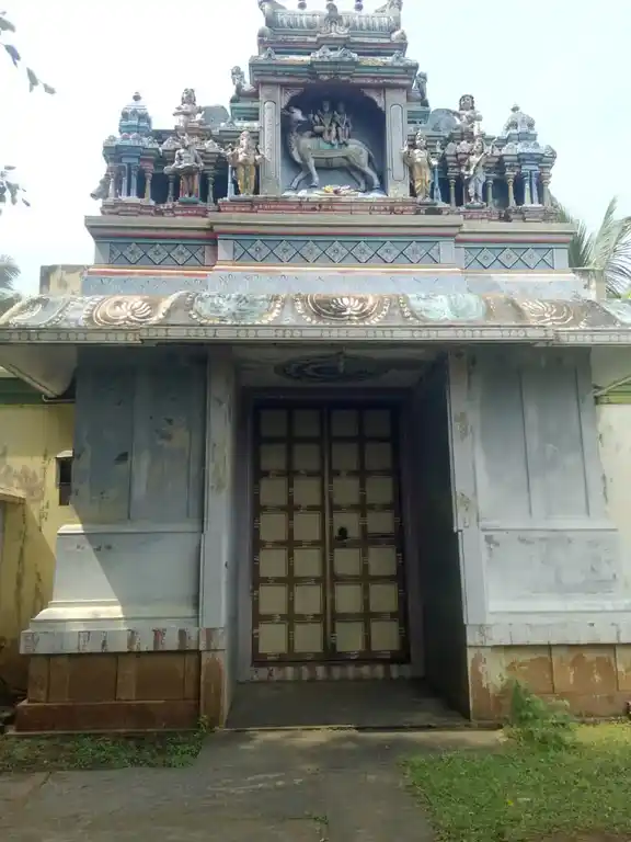 Arulmigu Karumpeeshwarar Temple, Nainarappanendal - 630211 Arulmigu Karumpeeshwarar Temple, Nainarappanendal - 630211, Sivagangai - Ancient Temple Architecture and History Image 4