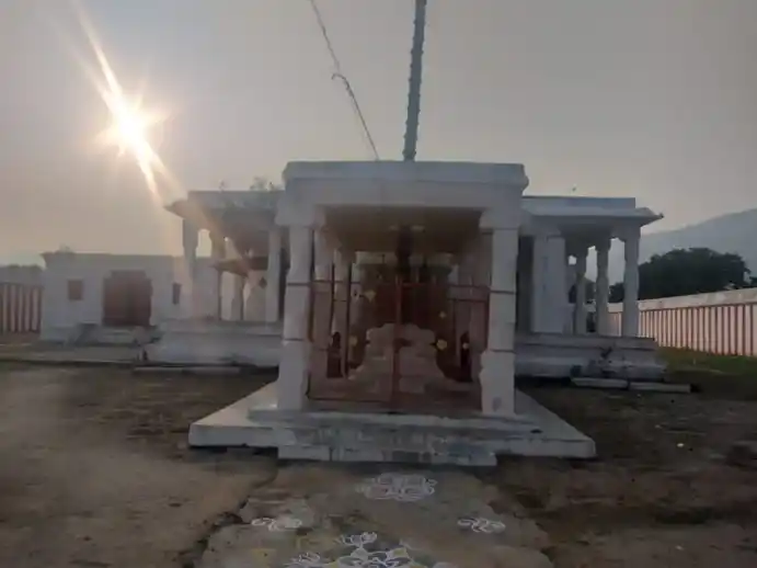 Arulmigu Karunakirunathar Temple, Kadavoor, D.Edayapatti - 621311 அருள்மிகு கருணகிரநாதசுவாமி திருக்கோயில், Kadavoor, D.Edayapatti - 621311, Karur - Ancient Temple Architecture and History Image 2