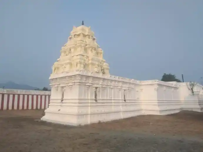 Arulmigu Karunakirunathar Temple, Kadavoor, D.Edayapatti - 621311 அருள்மிகு கருணகிரநாதசுவாமி திருக்கோயில், Kadavoor, D.Edayapatti - 621311, Karur - Ancient Temple Architecture and History Image 4