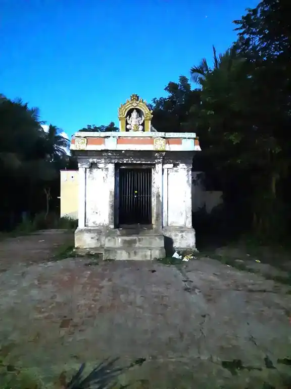 Arulmigu Karungushtam Theertha Vinayagar Temple, Perumangalam - 609112 அருள்மிகு கருங்குஷ்டம் தீர்த்த விநாயகர் திருக்கோயில், பெருமங்களம் - 609112, Mayiladuthurai - Ancient Temple Architecture and History Image 2