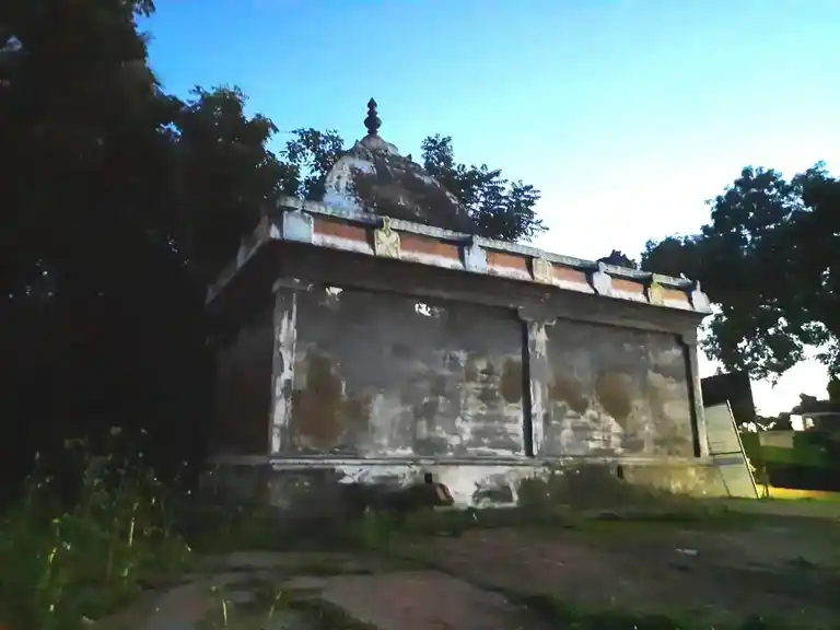 Arulmigu Karungushtam Theertha Vinayagar Temple, Perumangalam - 609112 அருள்மிகு கருங்குஷ்டம் தீர்த்த விநாயகர் திருக்கோயில், பெருமங்களம் - 609112, Mayiladuthurai - Ancient Temple Architecture and History Image 4