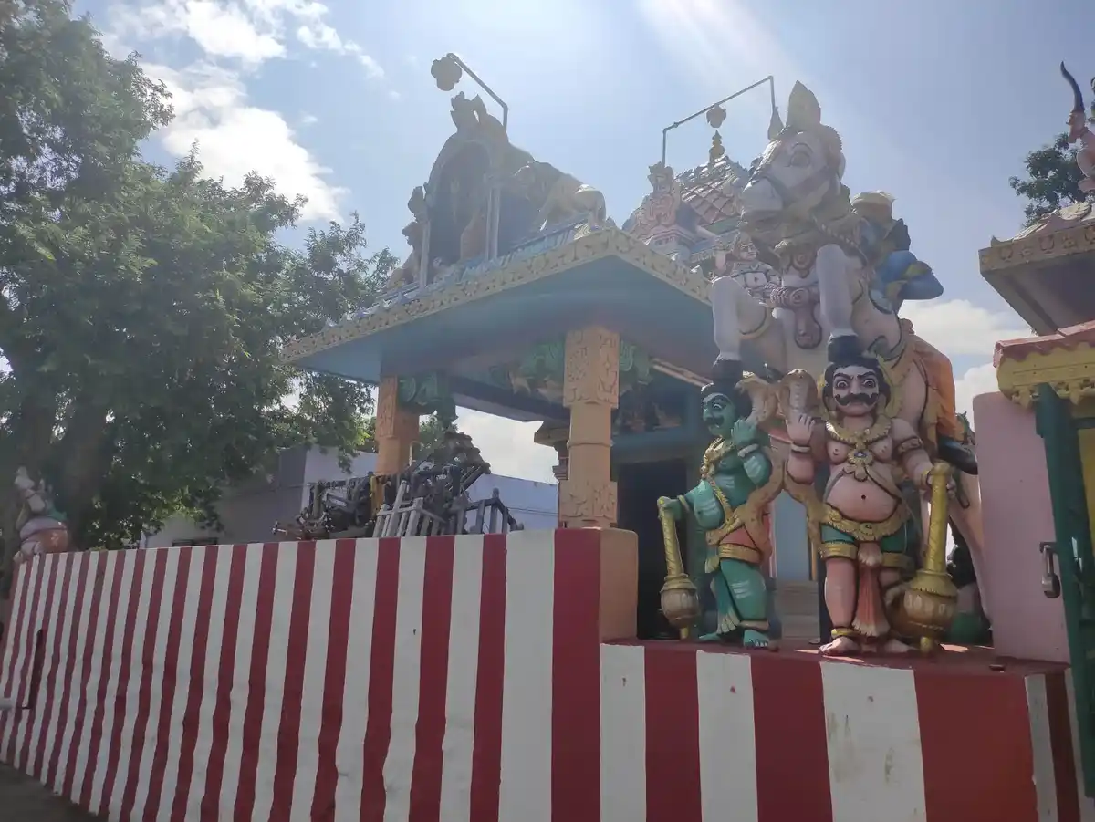 Arulmigu Karupanna Swamy Temple, Manikaranpatti - 624208 அருள்மிகு கருப்பணசாமி திருக்கோயில், Manikaranpatti - 624208, Dindigul - Ancient Temple Architecture and History Image 2