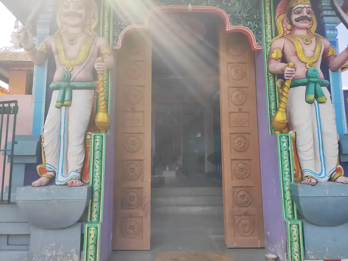 Arulmigu Karupanna Swamy Temple, Manikaranpatti - 624208 அருள்மிகு கருப்பணசாமி திருக்கோயில், Manikaranpatti - 624208, Dindigul - Ancient Temple Architecture and History Image 3